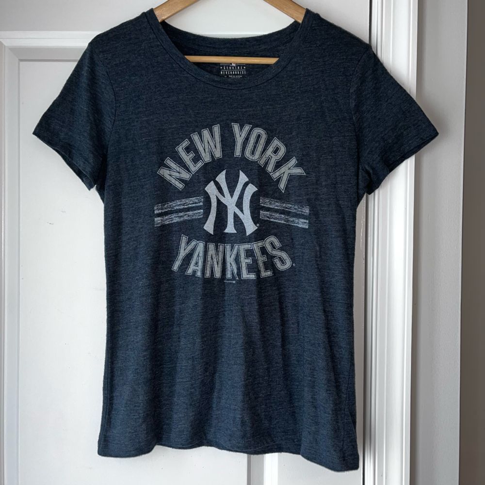 New York Yankees tee - Womens medium